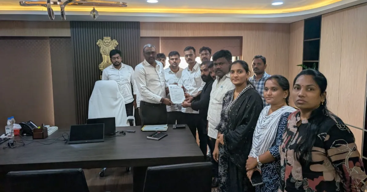 బిగ్ బ్రేకింగ్ - గ్రామ వార్డు సచివాలయాల డైరెక్టర్‌కు సచివాలయ ఉద్యోగుల JAC నోటీసు అందజేత