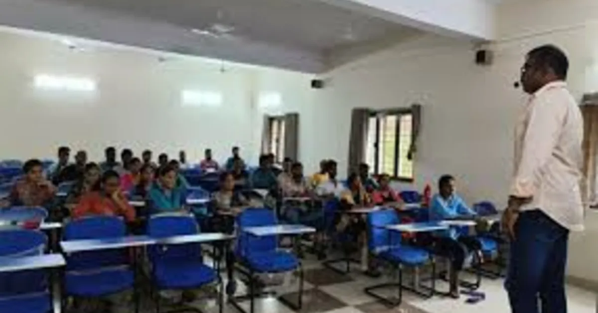 అంబేడ్కర్ స్టడీ సర్కిళ్ల ద్వారా ఉచిత శిక్షణ