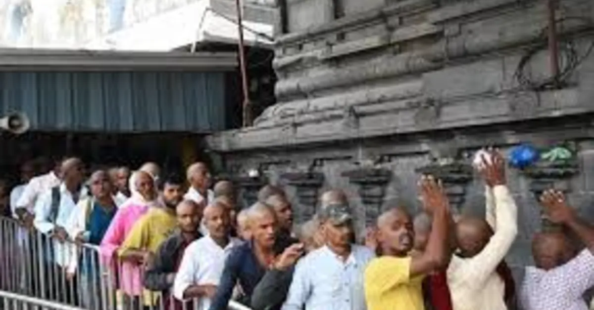 తిరుమలలో భారీ భక్తుల రద్దీ